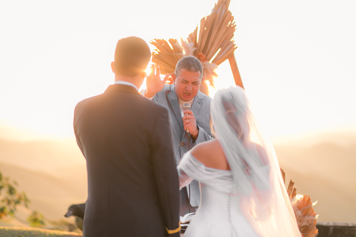 Casamento Vestido de Noiva Por do Sol Amor Noivos Montanha Emoção Casamento Luxo