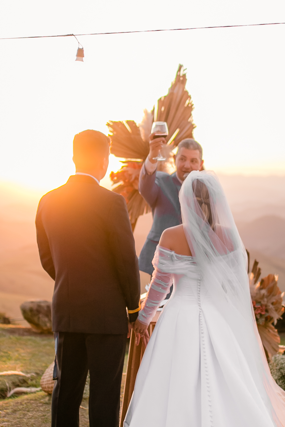 Casamento Vestido de Noiva Por do Sol Amor Noivos Montanha Emoção Casamento Luxo