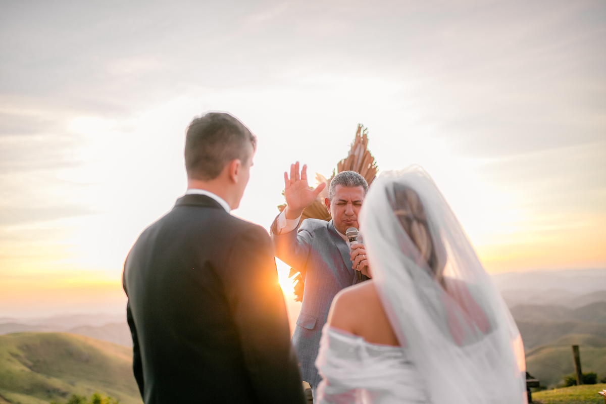 Casamento Vestido de Noiva Por do Sol Amor Noivos Montanha Emoção Casamento Luxo