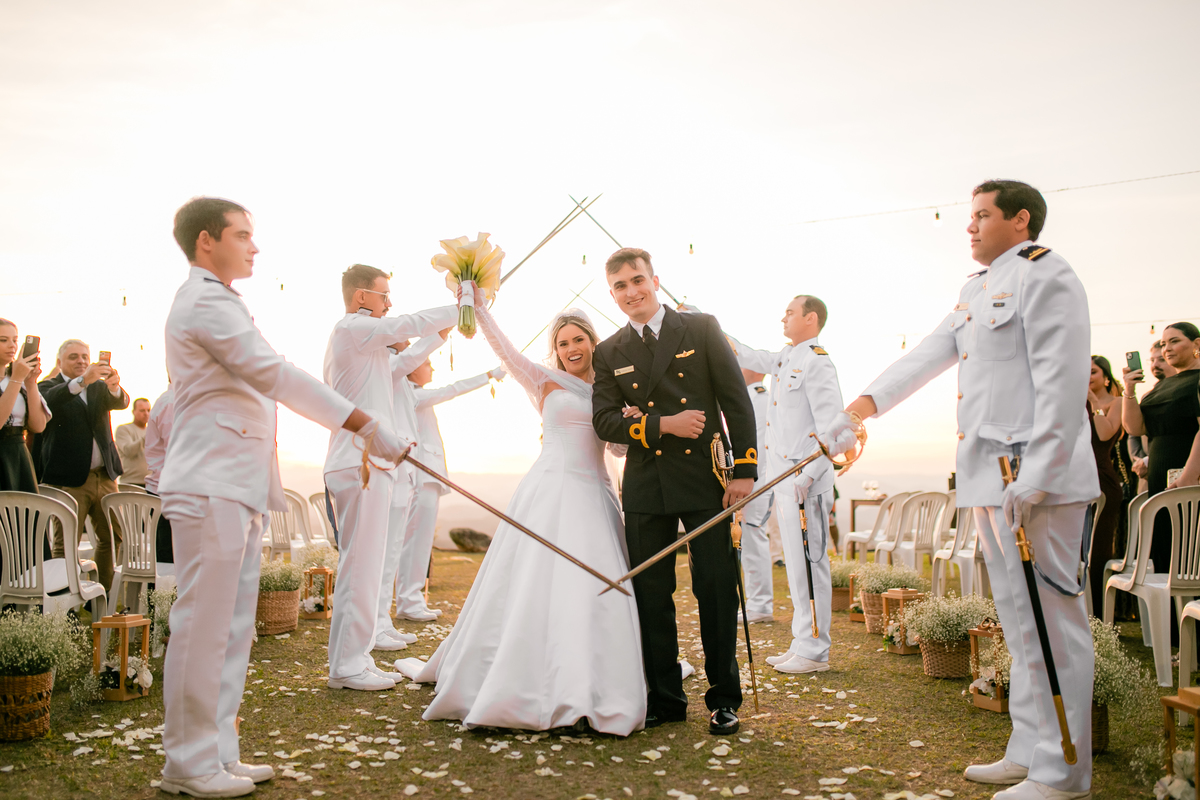 Casamento Vestido de Noiva Por do Sol Amor Noivos Montanha Emoção Casamento Luxo