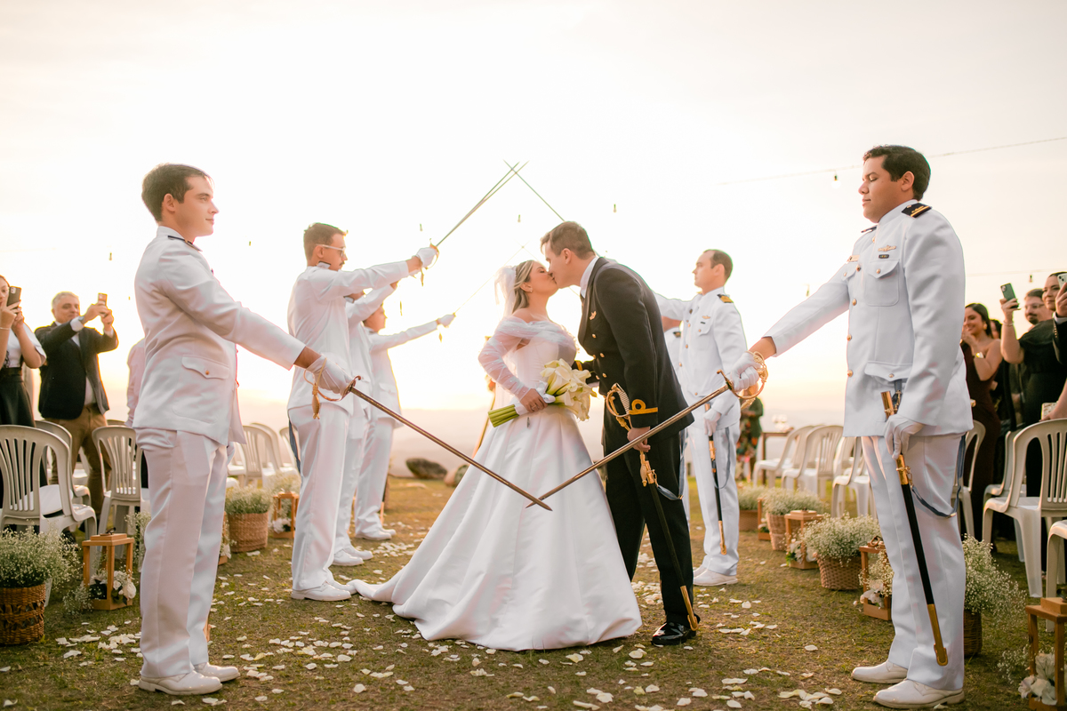 Casamento Vestido de Noiva Por do Sol Amor Noivos Montanha Emoção Casamento Luxo