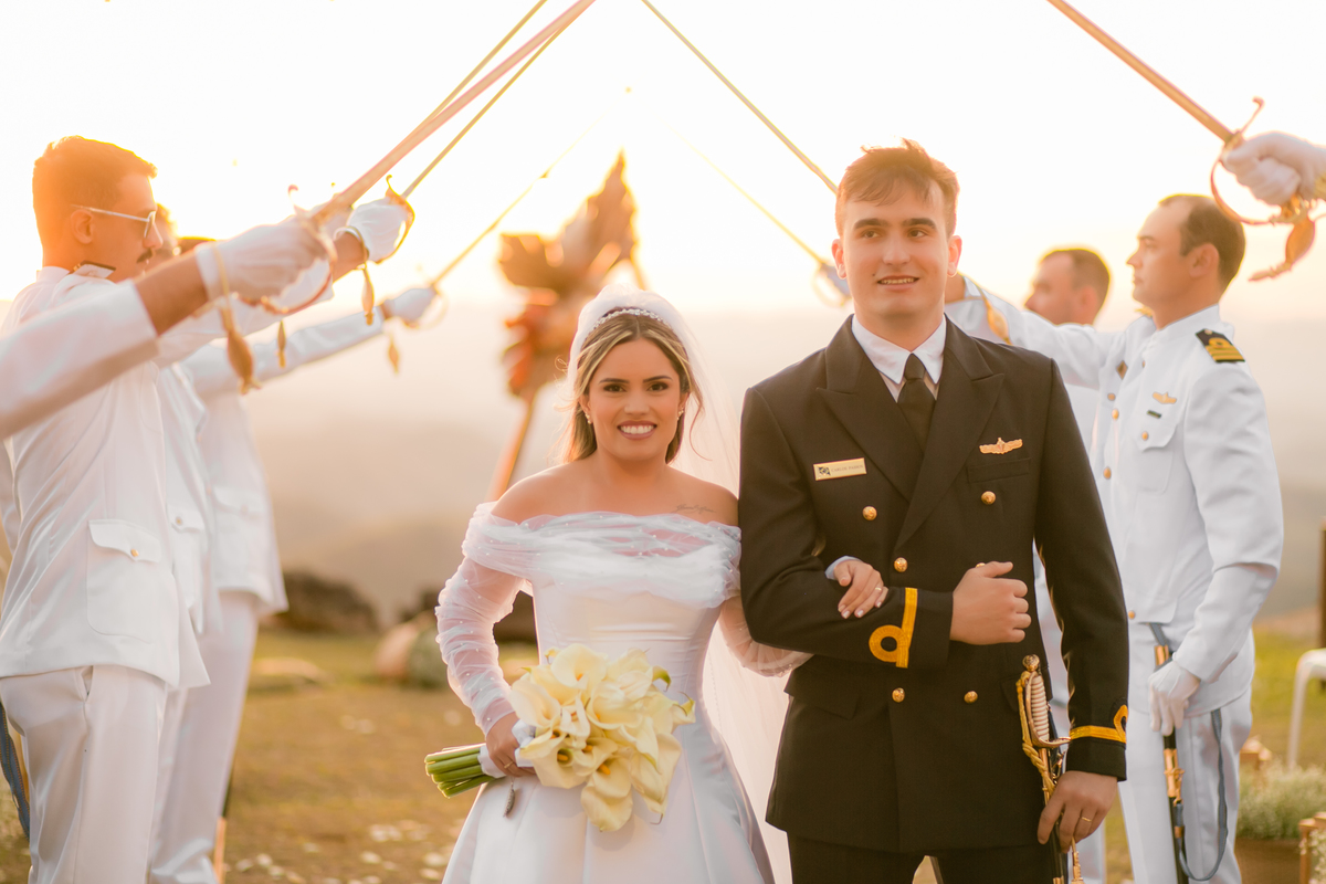 Casamento Vestido de Noiva Por do Sol Amor Noivos Montanha Emoção Casamento Luxo