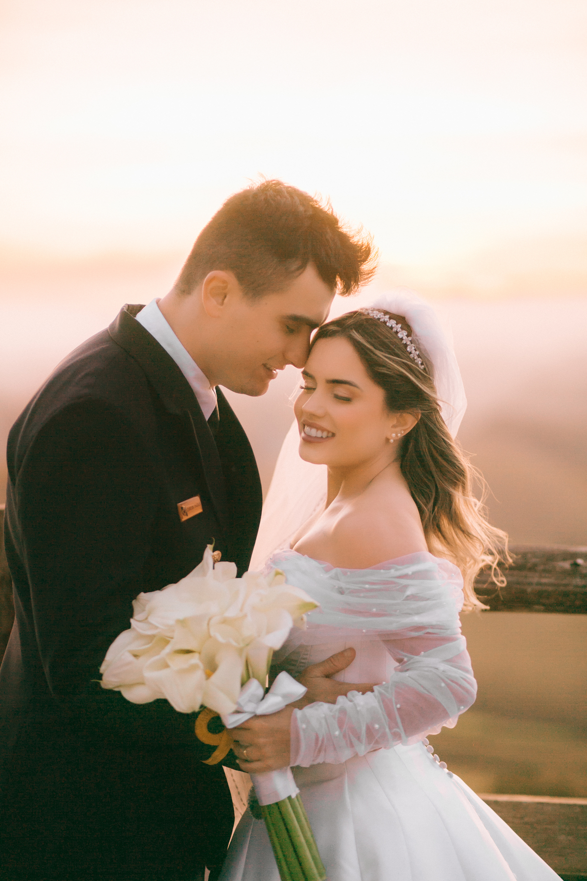 Casamento Vestido de Noiva Por do Sol Amor Noivos Montanha Emoção Casamento Luxo