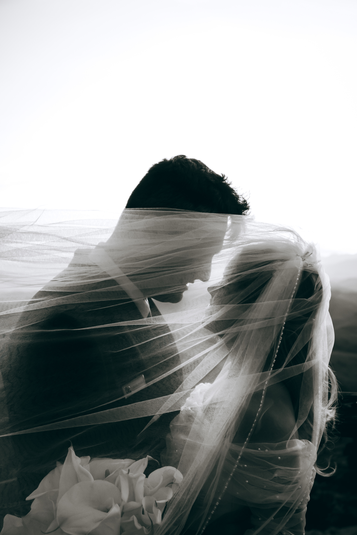 Casamento Vestido de Noiva Por do Sol Amor Noivos Montanha Emoção Casamento Luxo