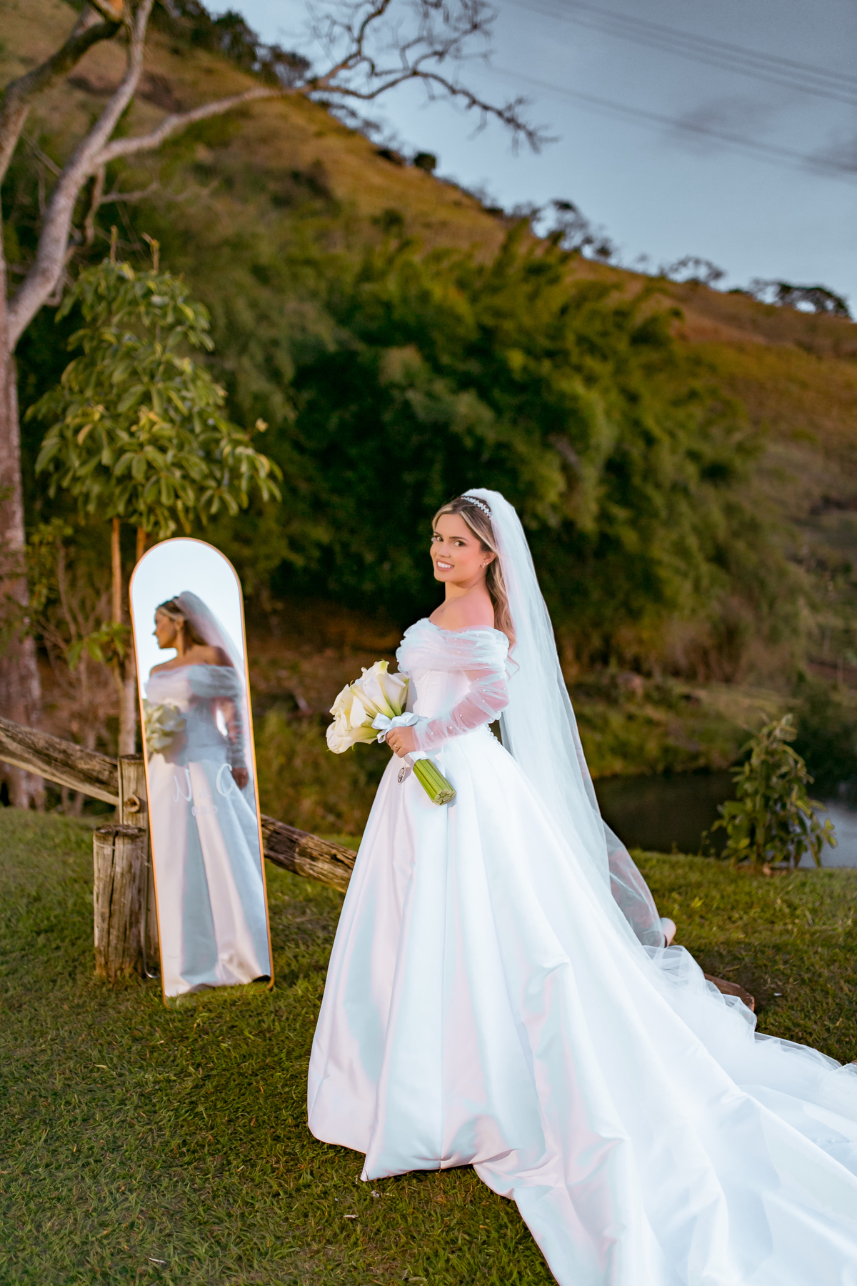 Casamento Vestido de Noiva Por do Sol Amor Noivos Montanha Emoção Casamento Luxo