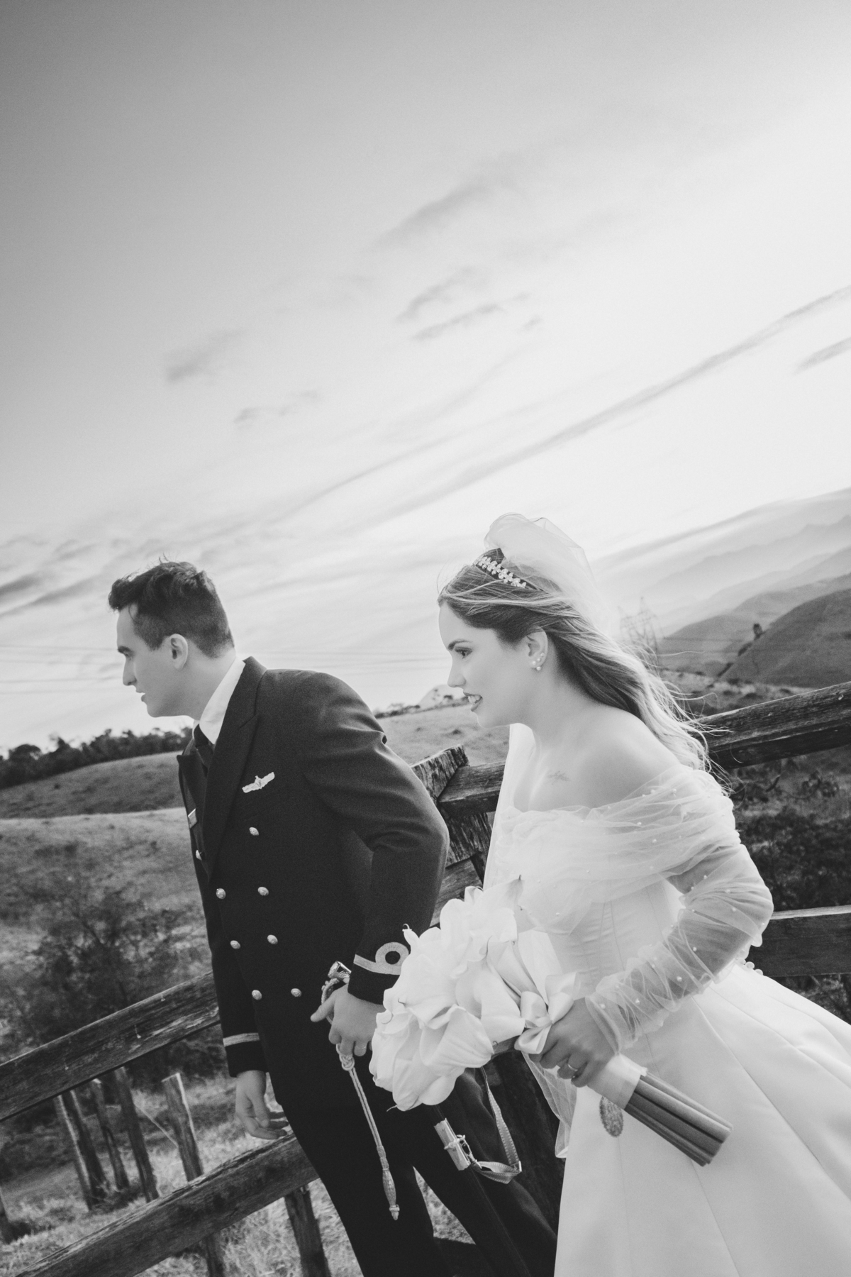 Casamento Vestido de Noiva Por do Sol Amor Noivos Montanha Emoção Casamento Luxo