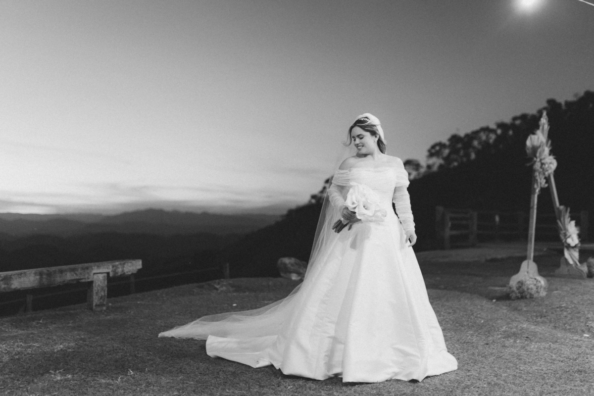 Casamento Vestido de Noiva Por do Sol Amor Noivos Montanha Emoção Casamento Luxo