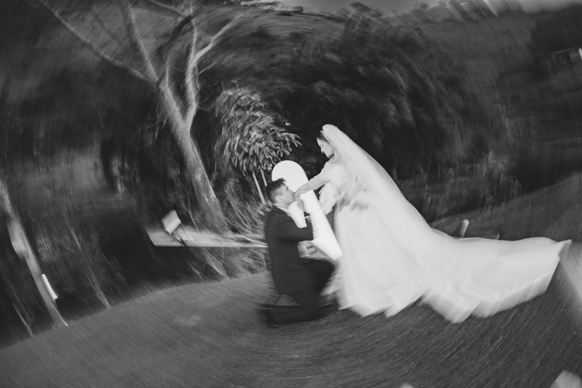 Casamento Vestido de Noiva Por do Sol Amor Noivos Montanha Emoção Casamento Luxo