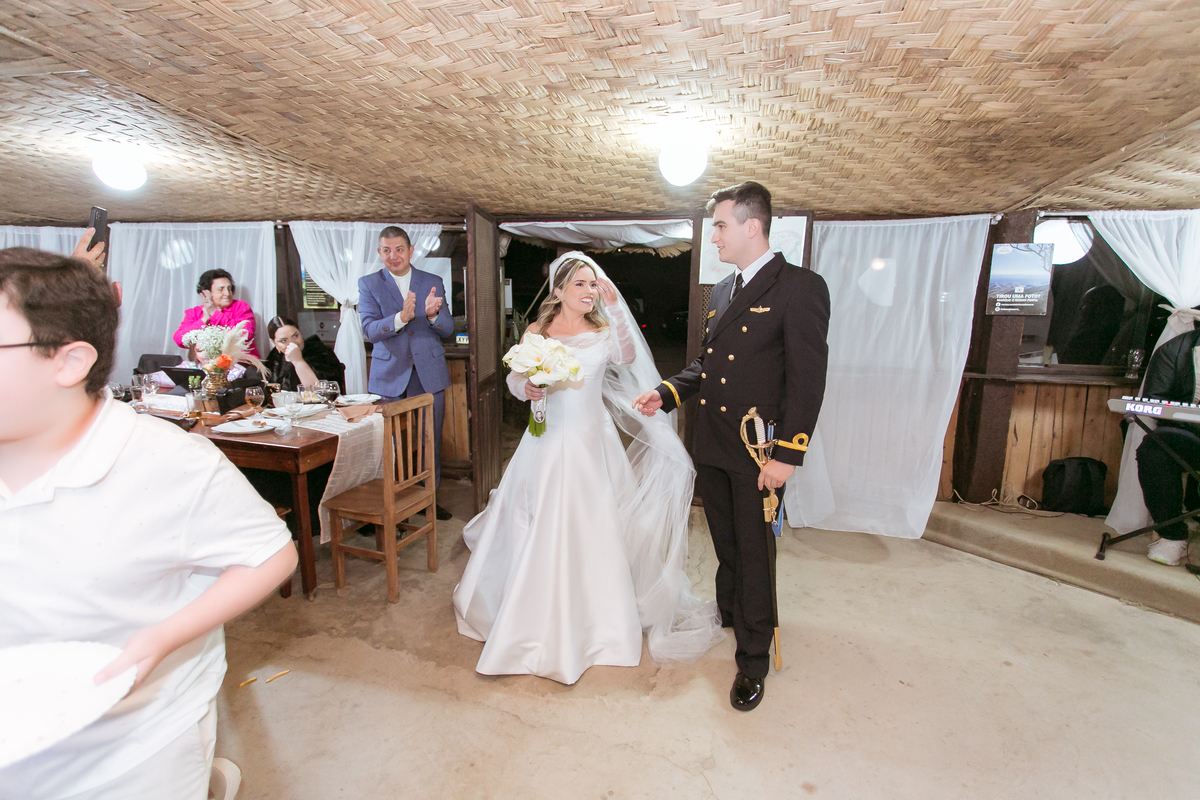 Casamento Vestido de Noiva Por do Sol Amor Noivos Montanha Emoção Casamento Luxo