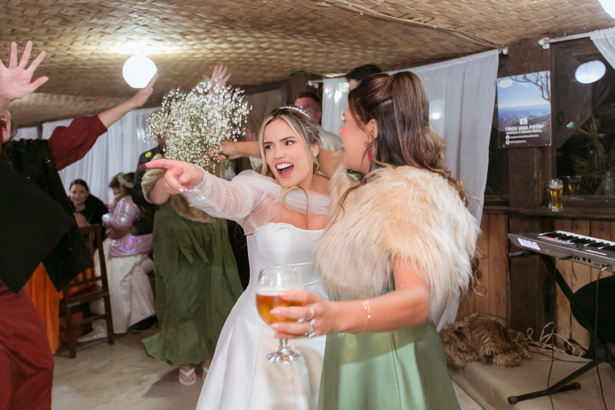 Casamento Vestido de Noiva Por do Sol Amor Noivos Montanha Emoção Casamento Luxo Festa Campo Fazenda