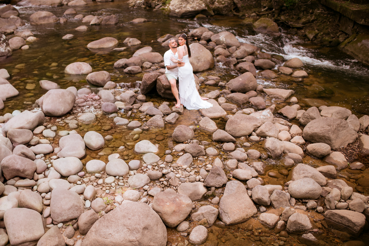 Casamento abraços carinho noiva noivos momento inesquecível