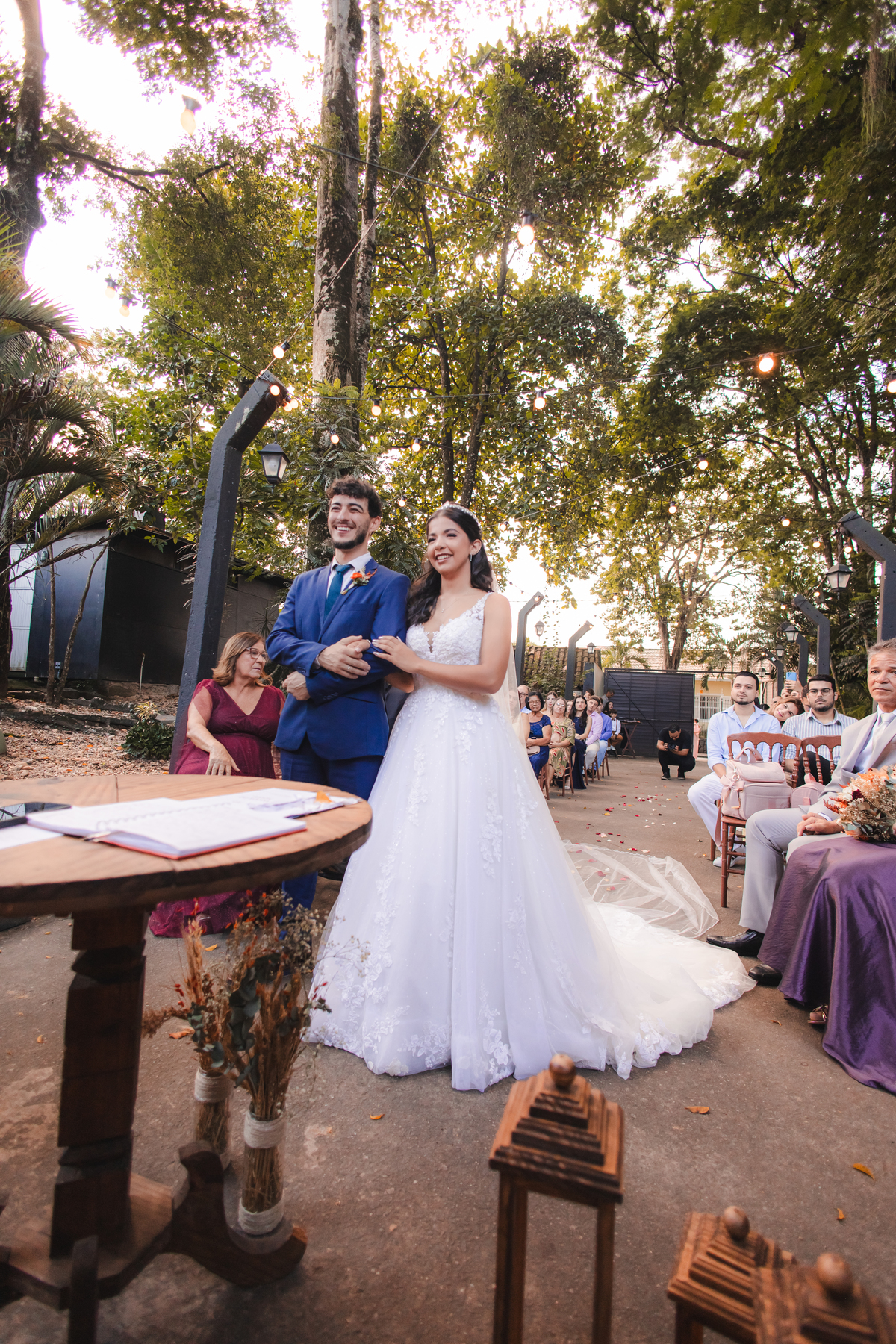 casamento inesquecível emoção sonho realização noiva noivo olhares amor