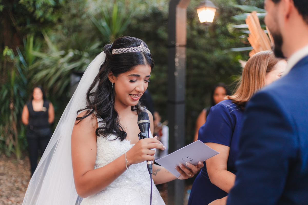 casamento inesquecível emoção sonho realização noiva noivo olhares amor