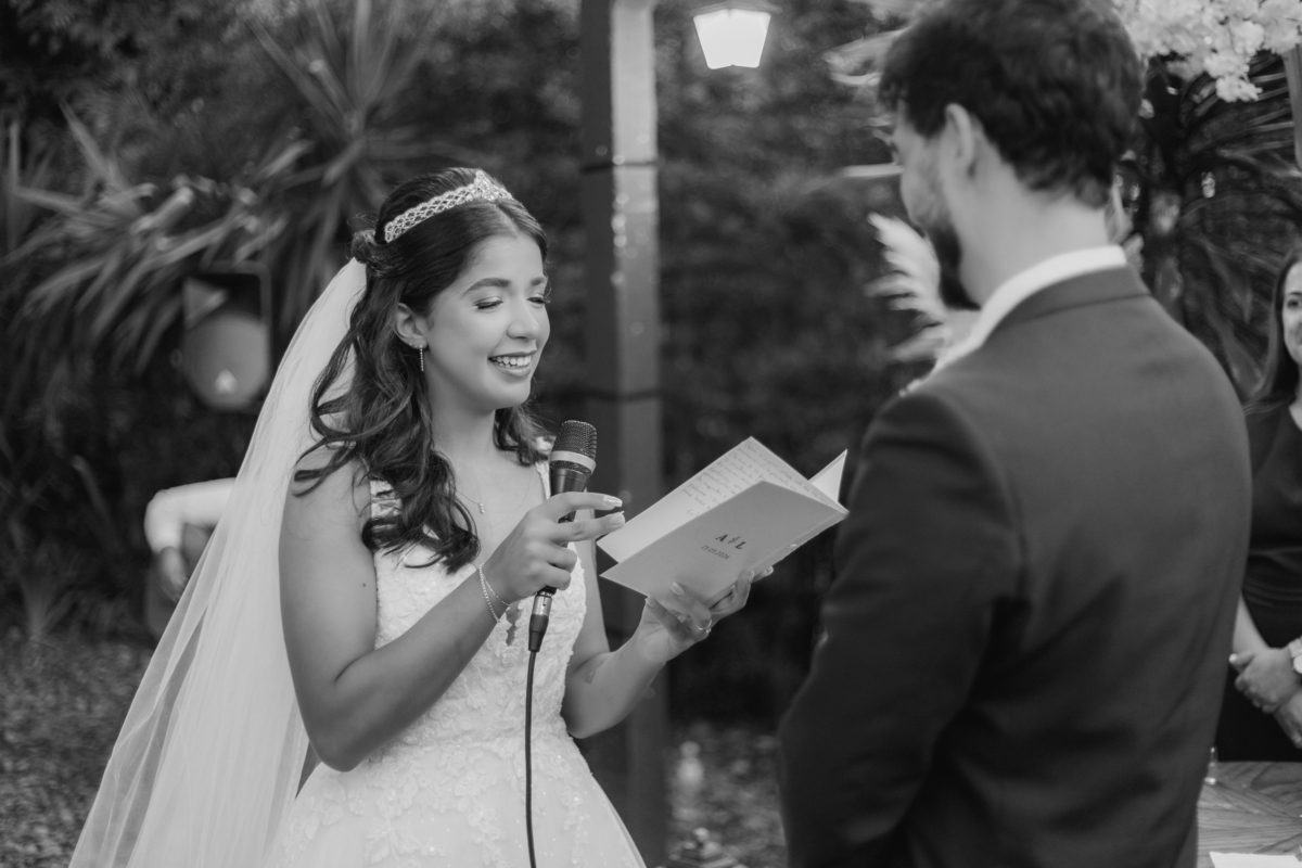 casamento inesquecível emoção sonho realização noiva noivo olhares amor