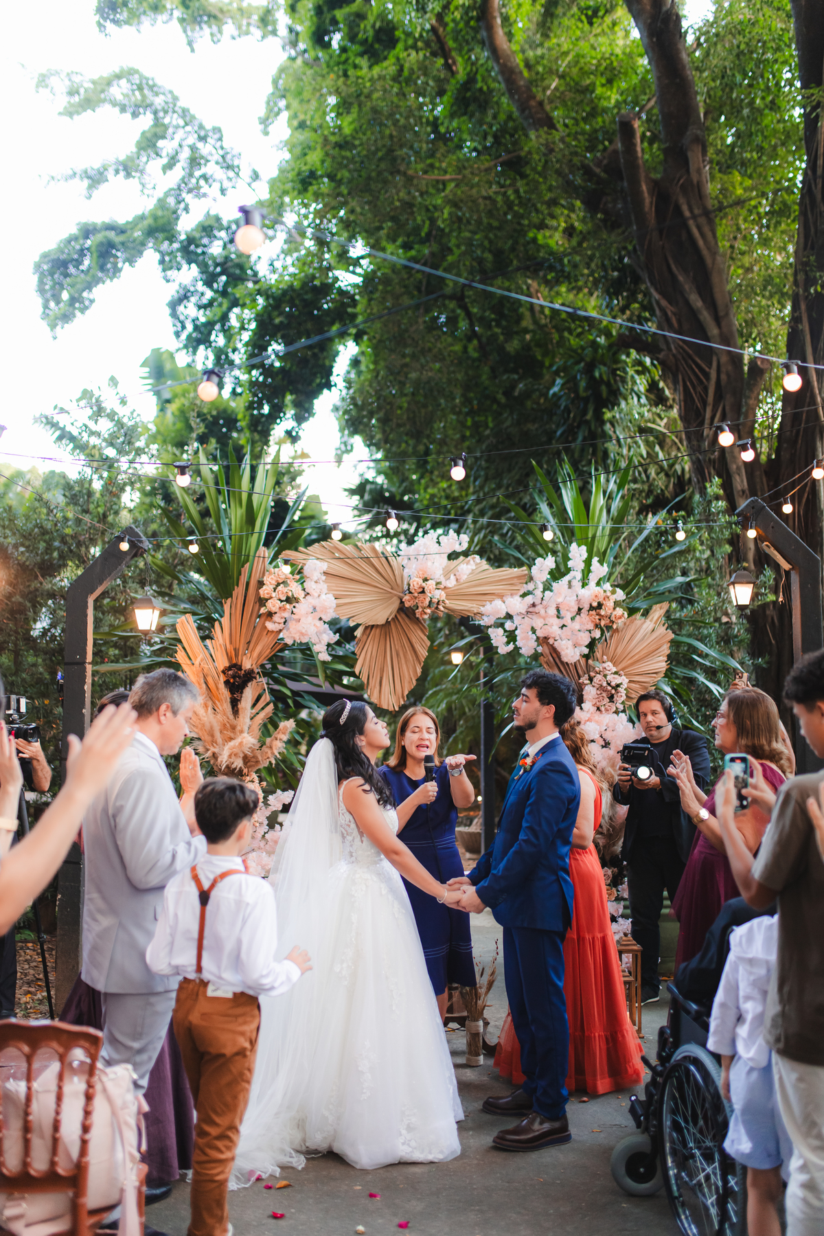 casamento inesquecível emoção sonho realização noiva noivo olhares amor