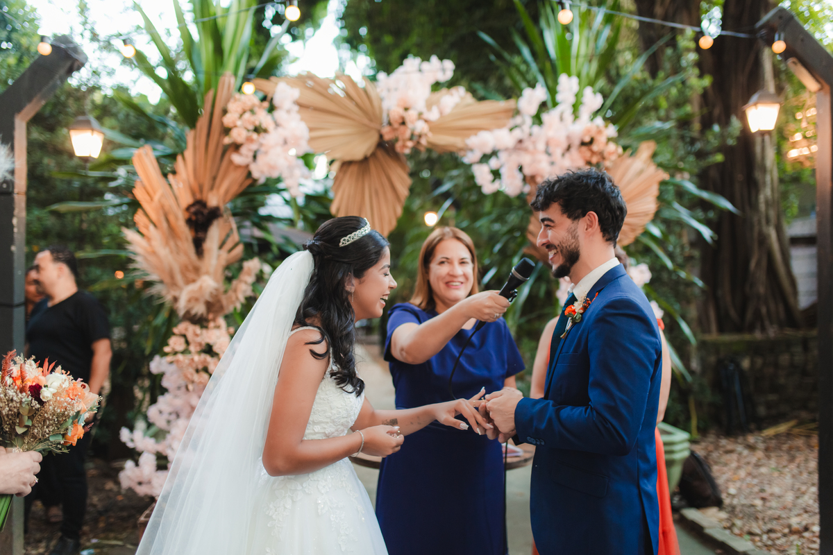 casamento inesquecível emoção sonho realização noiva noivo olhares amor
