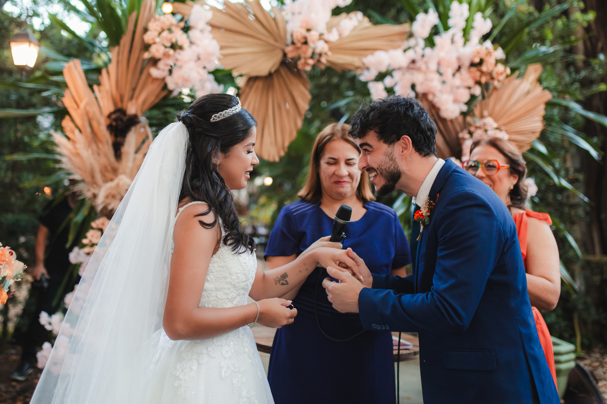 casamento inesquecível emoção sonho realização noiva noivo olhares amor