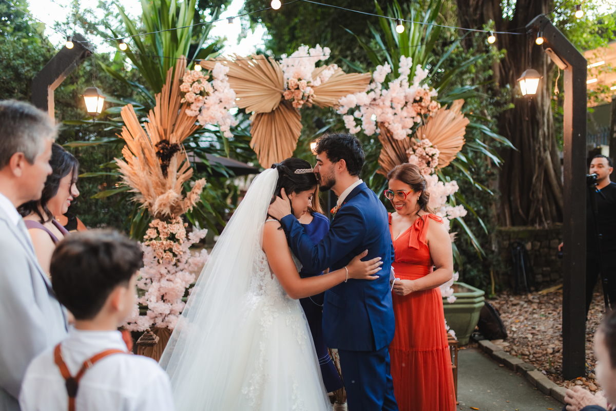 casamento inesquecível emoção sonho realização noiva noivo olhares amor