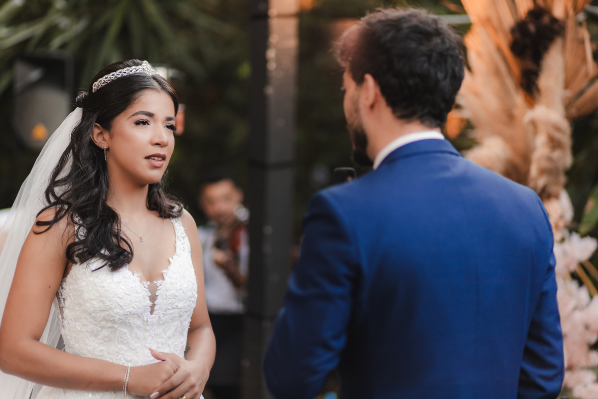 casamento inesquecível emoção sonho realização noiva noivo olhares amor