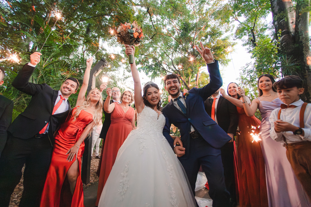 casamento inesquecível emoção sonho realização noiva noivo olhares amor