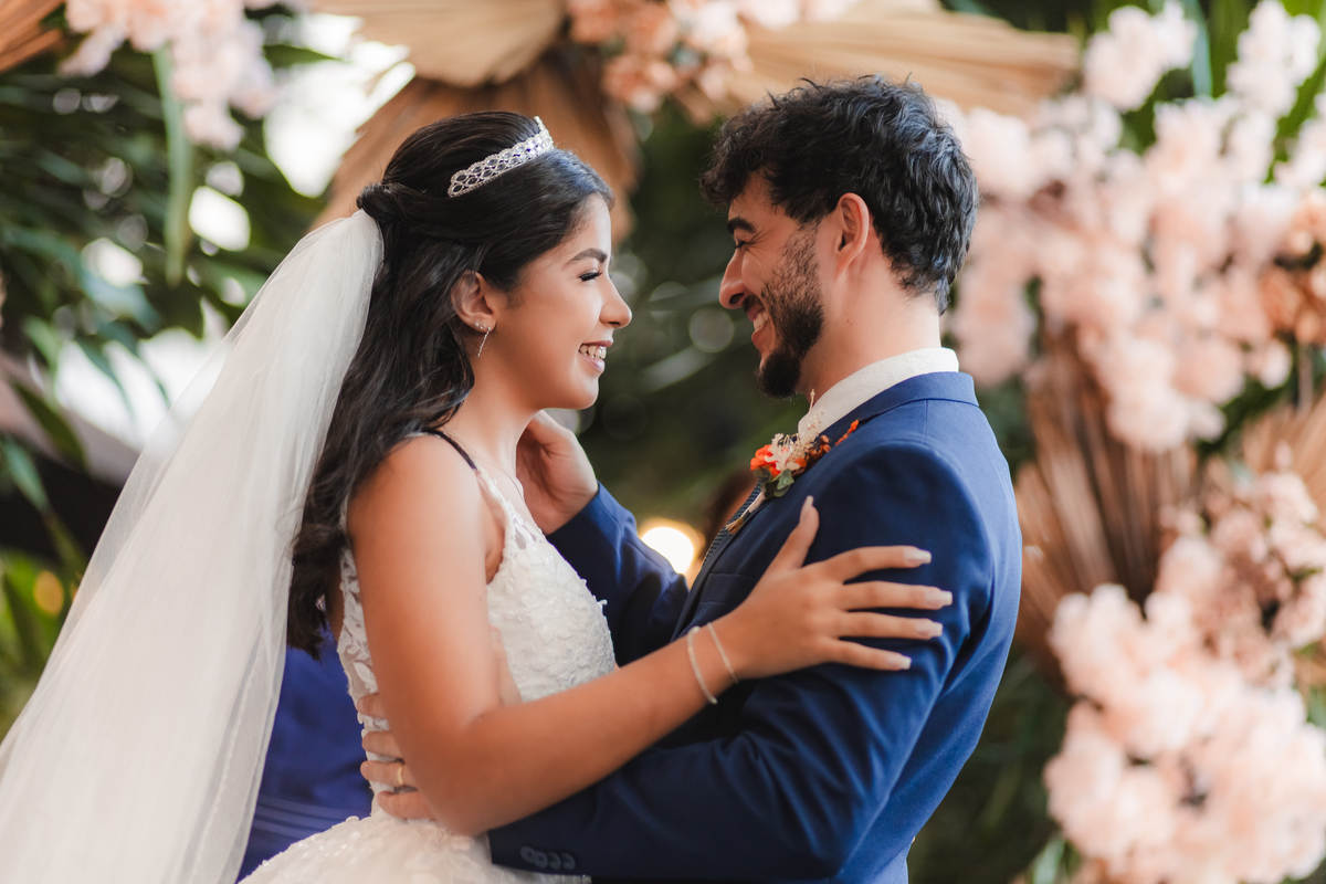 casamento inesquecível emoção sonho realização noiva noivo olhares amor