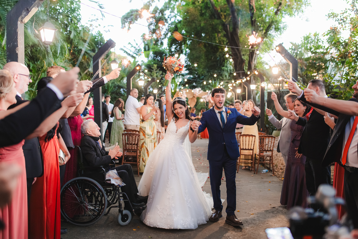 casamento inesquecível emoção sonho realização noiva noivo olhares amor