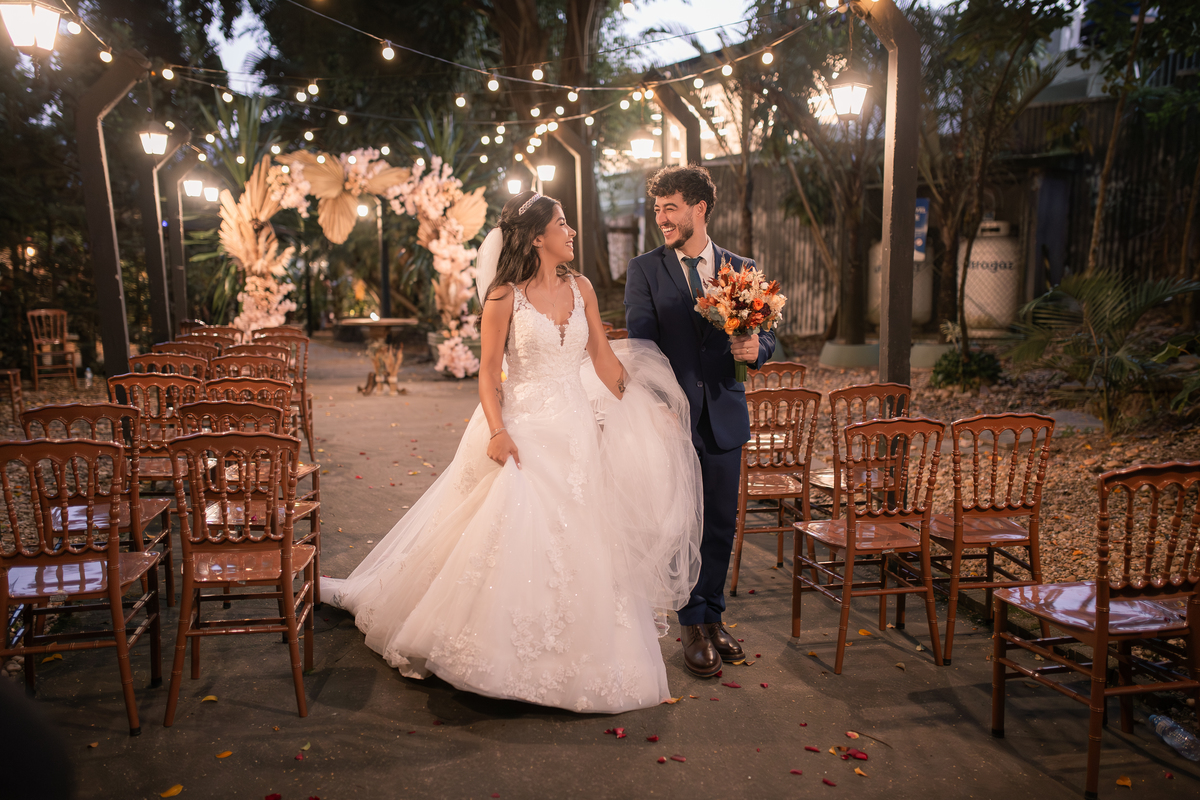 casamento inesquecível emoção sonho realização noiva noivo olhares amor
