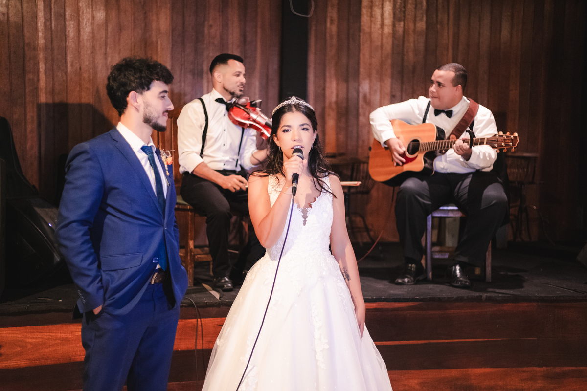 casamento inesquecível emoção sonho realização noiva noivo olhares amor