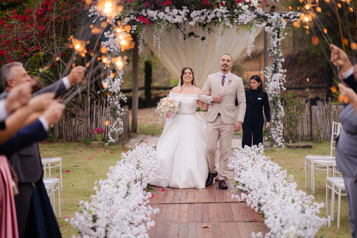 Vestido de Noiva, Casamento, Cerimônia, noiva se arrumando, Casamento sítio campo, Emoção, Inesquecível Casamento, Alegria, aliança de casamento