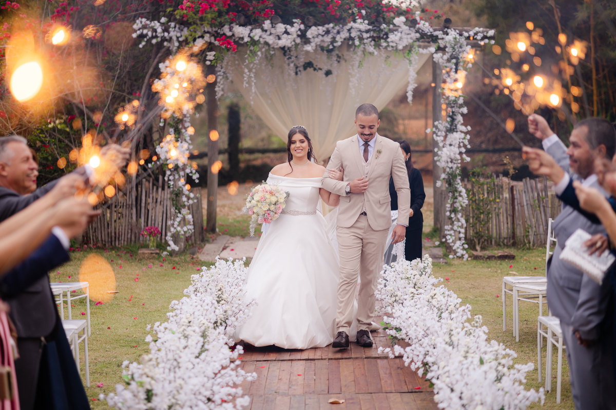 Vestido de Noiva, Casamento, Cerimônia, noiva se arrumando, Casamento sítio campo, Emoção, Inesquecível Casamento, Alegria, aliança de casamento