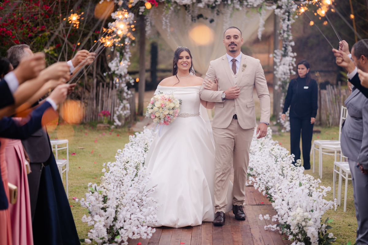 Vestido de Noiva, Casamento, Cerimônia, noiva se arrumando, Casamento sítio campo, Emoção, Inesquecível Casamento, Alegria, aliança de casamento