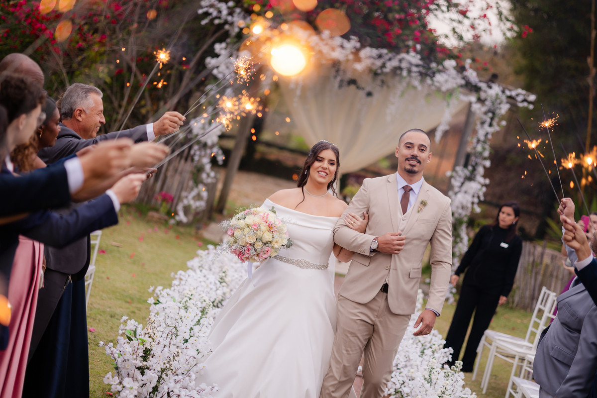 Vestido de Noiva, Casamento, Cerimônia, noiva se arrumando, Casamento sítio campo, Emoção, Inesquecível Casamento, Alegria, aliança de casamento