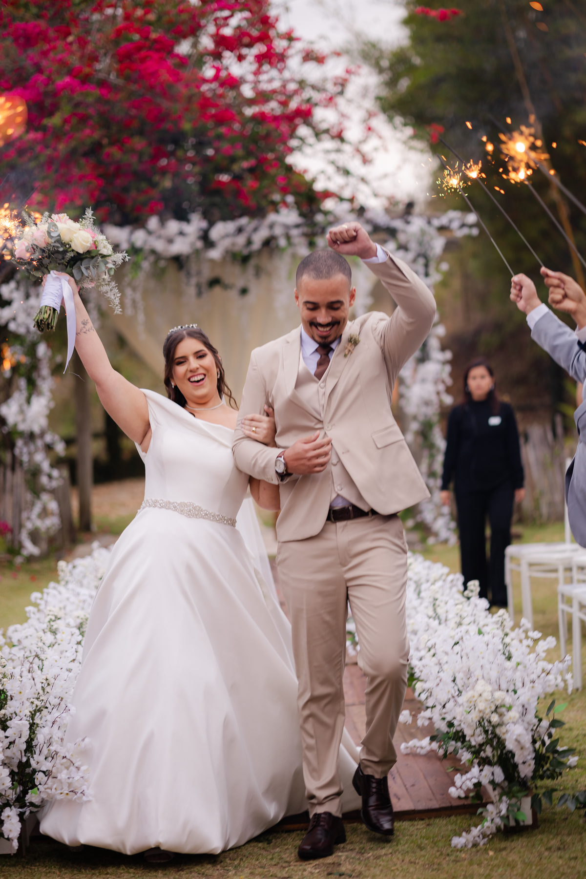 Vestido de Noiva, Casamento, Cerimônia, noiva se arrumando, Casamento sítio campo, Emoção, Inesquecível Casamento, Alegria, aliança de casamento