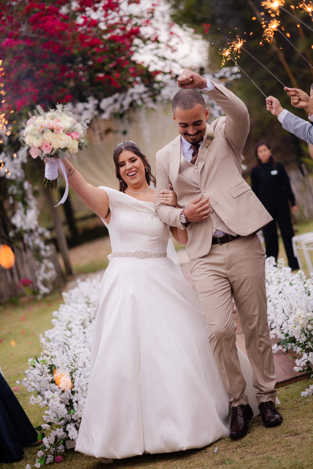 Vestido de Noiva, Casamento, Cerimônia, noiva se arrumando, Casamento sítio campo, Emoção, Inesquecível Casamento, Alegria, aliança de casamento