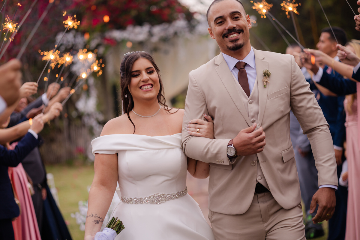 Vestido de Noiva, Casamento, Cerimônia, noiva se arrumando, Casamento sítio campo, Emoção, Inesquecível Casamento, Alegria, aliança de casamento