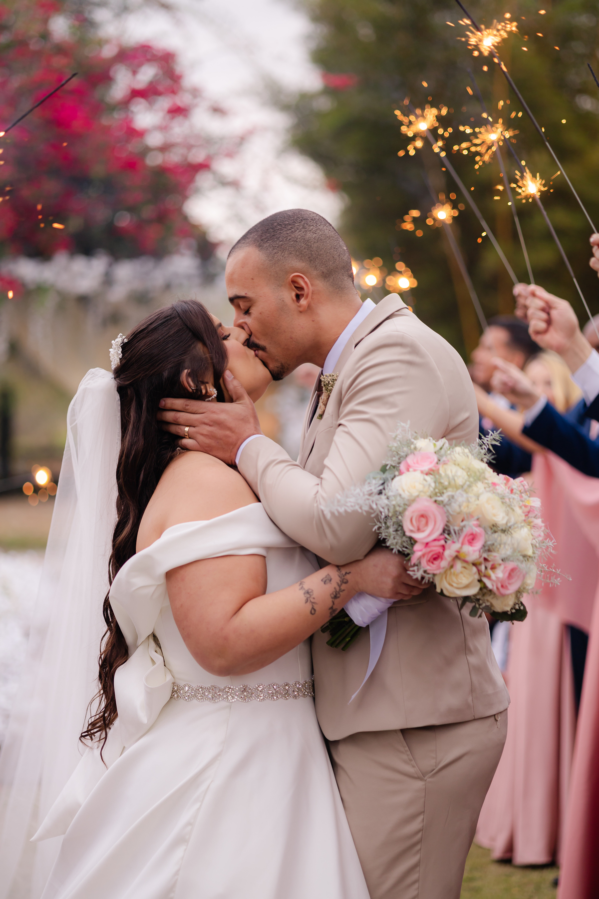 Vestido de Noiva, Casamento, Cerimônia, noiva se arrumando, Casamento sítio campo, Emoção, Inesquecível Casamento, Alegria, aliança de casamento