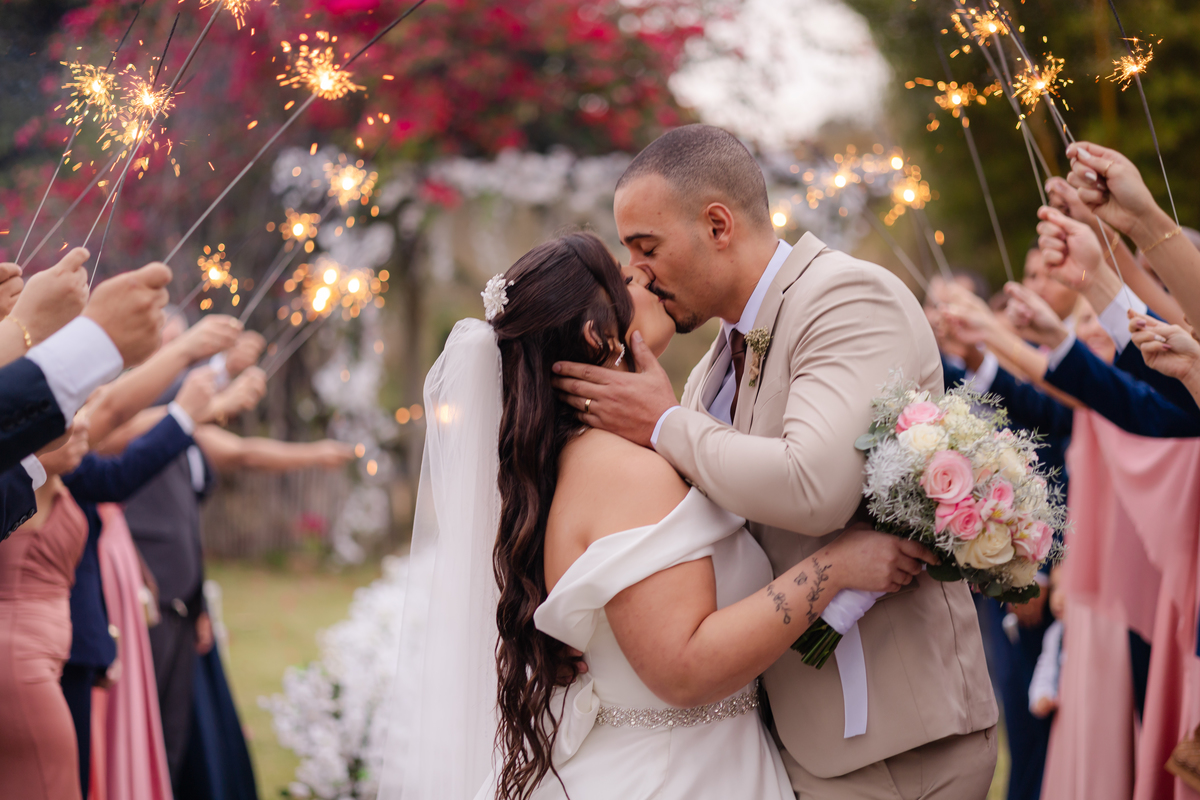 Vestido de Noiva, Casamento, Cerimônia, noiva se arrumando, Casamento sítio campo, Emoção, Inesquecível Casamento, Alegria, aliança de casamento
