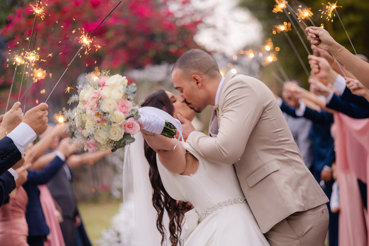 Vestido de Noiva, Casamento, Cerimônia, noiva se arrumando, Casamento sítio campo, Emoção, Inesquecível Casamento, Alegria, aliança de casamento