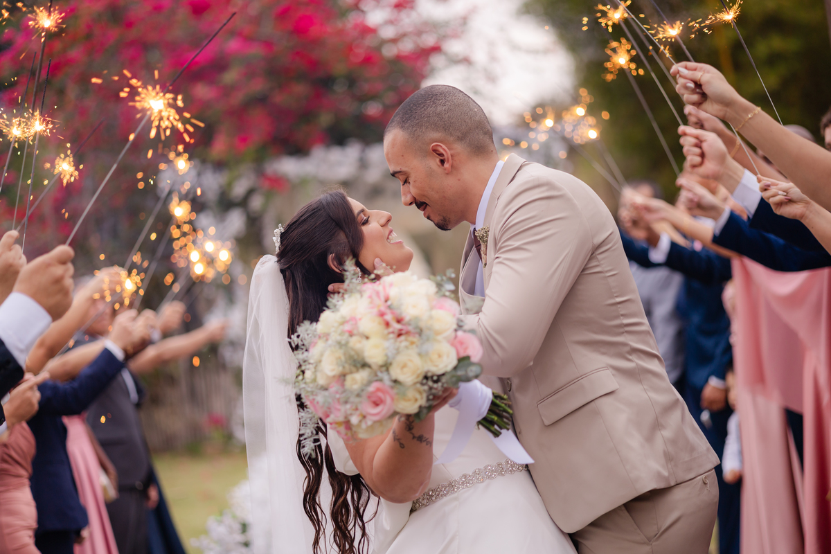 Vestido de Noiva, Casamento, Cerimônia, noiva se arrumando, Casamento sítio campo, Emoção, Inesquecível Casamento, Alegria, aliança de casamento