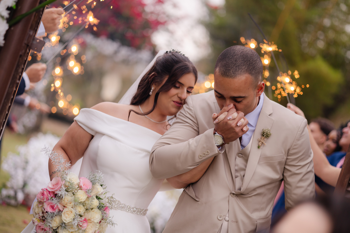 Vestido de Noiva, Casamento, Cerimônia, noiva se arrumando, Casamento sítio campo, Emoção, Inesquecível Casamento, Alegria, aliança de casamento