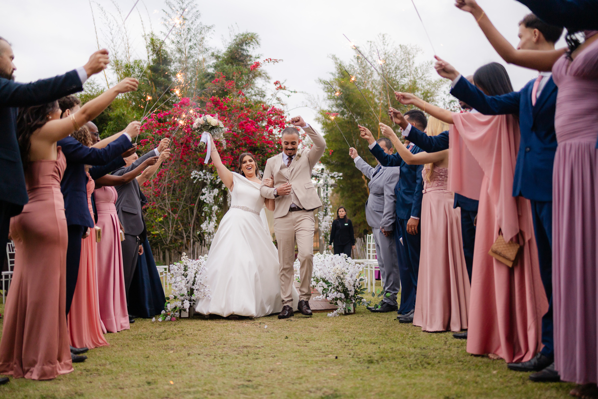 Vestido de Noiva, Casamento, Cerimônia, noiva se arrumando, Casamento sítio campo, Emoção, Inesquecível Casamento, Alegria, aliança de casamento