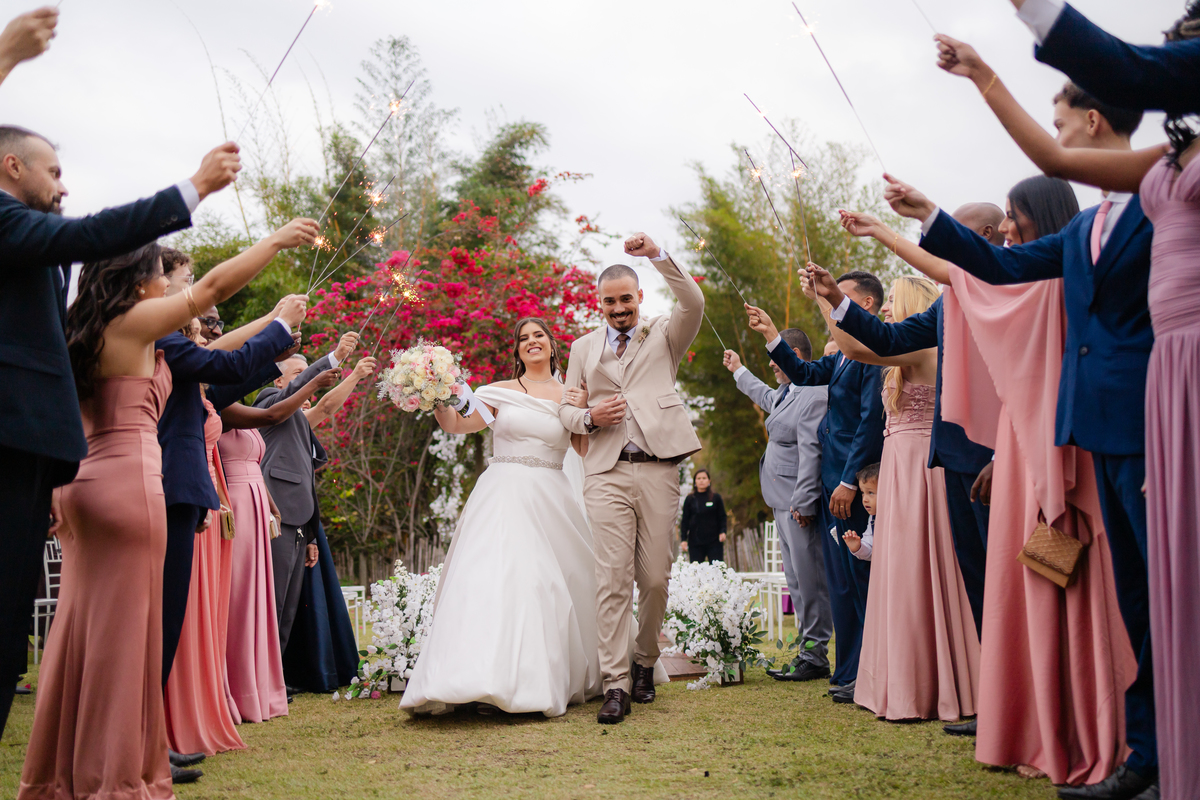 Vestido de Noiva, Casamento, Cerimônia, noiva se arrumando, Casamento sítio campo, Emoção, Inesquecível Casamento, Alegria, aliança de casamento