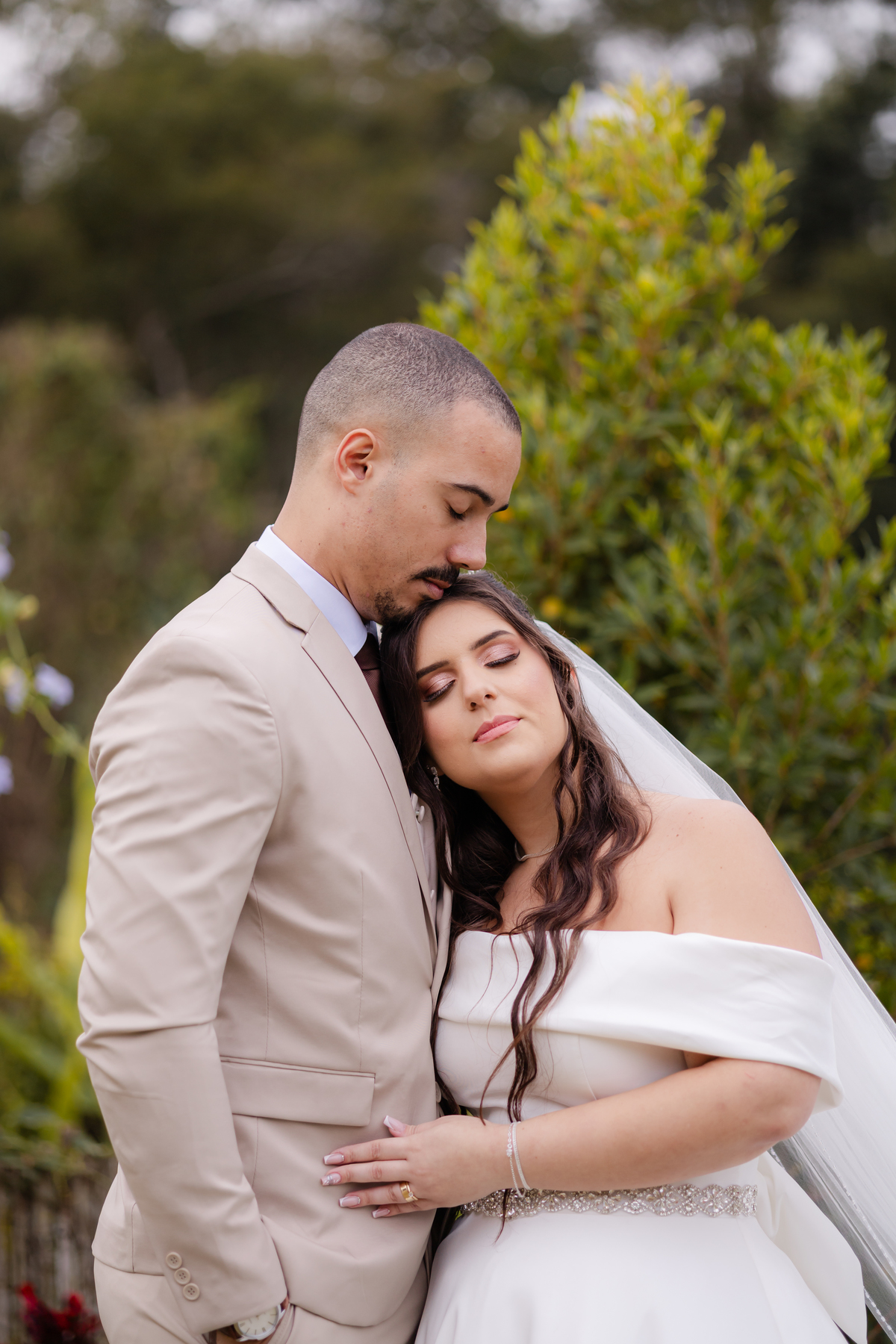 Vestido de Noiva, Casamento, Cerimônia, noiva se arrumando, Casamento sítio campo, Emoção, Inesquecível Casamento, Alegria, aliança de casamento