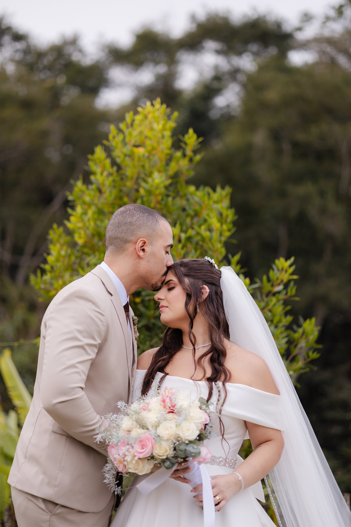 Vestido de Noiva, Casamento, Cerimônia, noiva se arrumando, Casamento sítio campo, Emoção, Inesquecível Casamento, Alegria, aliança de casamento