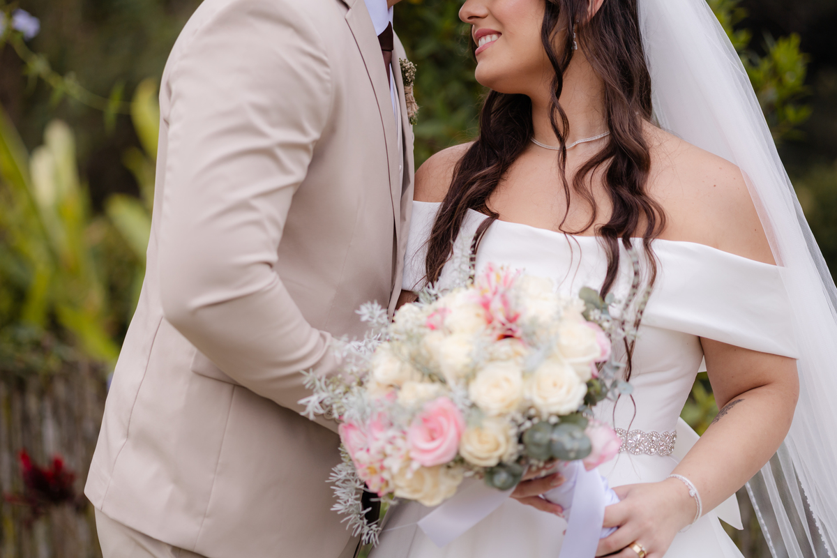 Vestido de Noiva, Casamento, Cerimônia, noiva se arrumando, Casamento sítio campo, Emoção, Inesquecível Casamento, Alegria, aliança de casamento