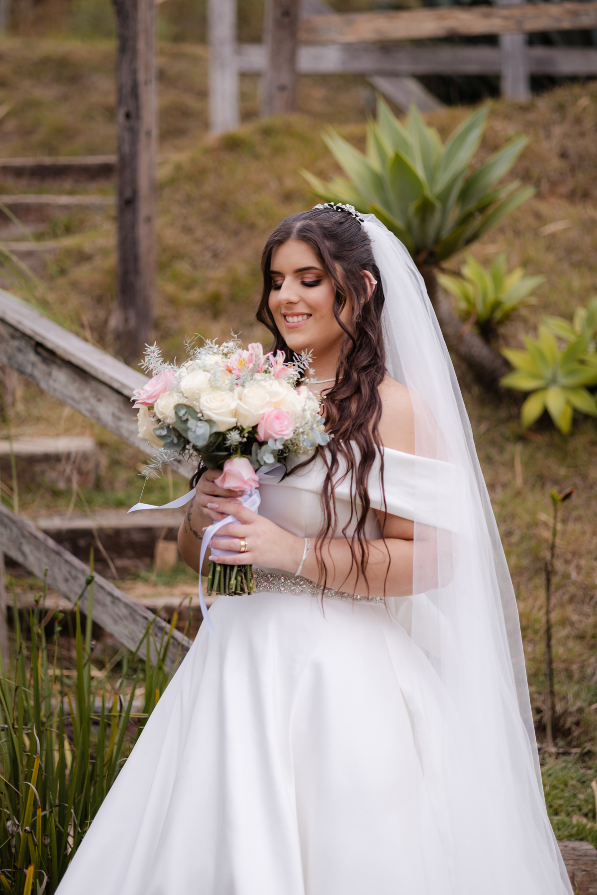 Vestido de Noiva, Casamento, Cerimônia, noiva se arrumando, Casamento sítio campo, Emoção, Inesquecível Casamento, Alegria, aliança de casamento