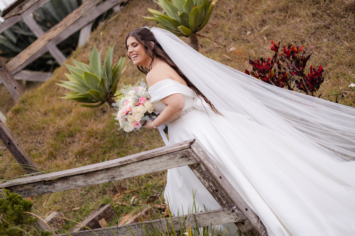 Vestido de Noiva, Casamento, Cerimônia, noiva se arrumando, Casamento sítio campo, Emoção, Inesquecível Casamento, Alegria, aliança de casamento