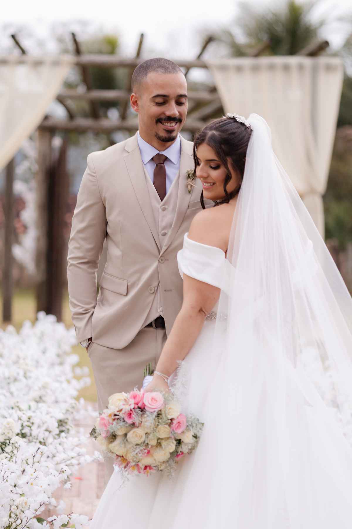 Vestido de Noiva, Casamento, Cerimônia, noiva se arrumando, Casamento sítio campo, Emoção, Inesquecível Casamento, Alegria, aliança de casamento