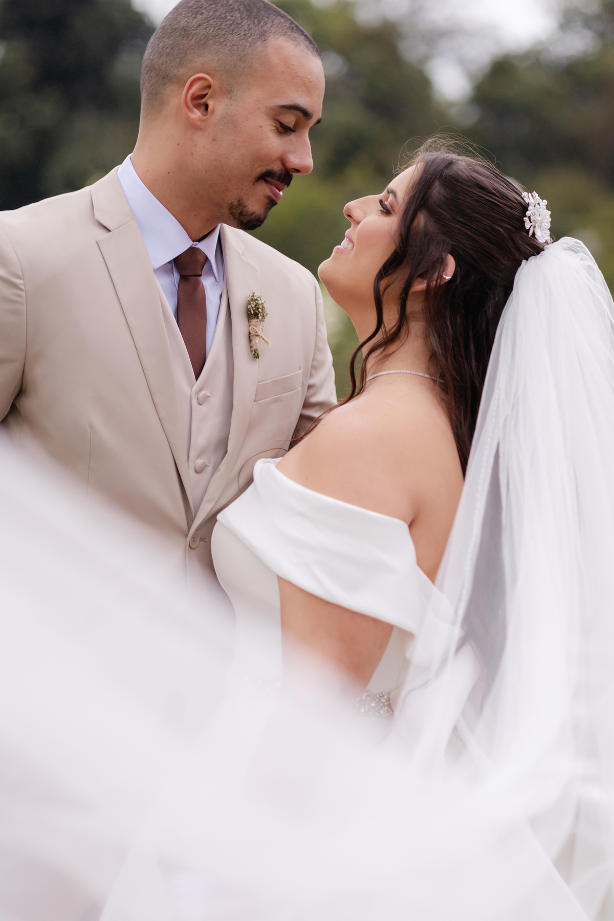 Vestido de Noiva, Casamento, Cerimônia, noiva se arrumando, Casamento sítio campo, Emoção, Inesquecível Casamento, Alegria, aliança de casamento