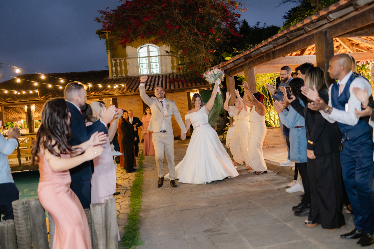 Vestido de Noiva, Casamento, Cerimônia, noiva se arrumando, Casamento sítio campo, Emoção, Inesquecível Casamento, Alegria, aliança de casamento